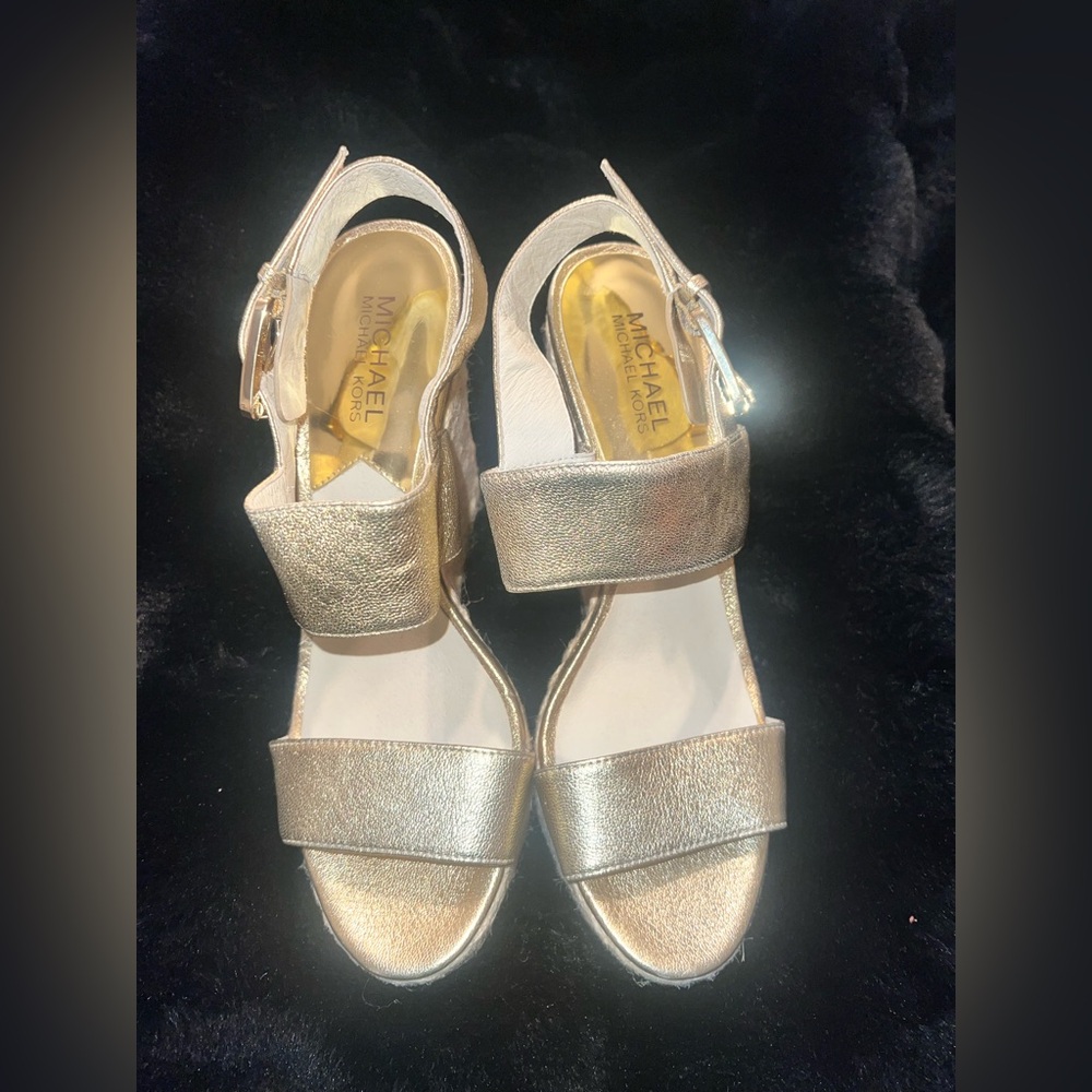 Michael Kors Pale Gold Metallic Wedge Sandals 8.5 M - Picture 2 of 3
